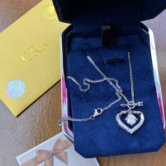 Women,Moissanite Diamond Cupid’s Arrow Heart Necklace 925 Sterling Silver. - Picture 4 of 8